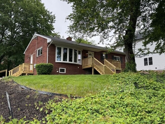 property at 2826 James Dr