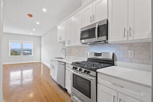 311-315 W SIDE Ave in Jersey City, NJ - Building Photo