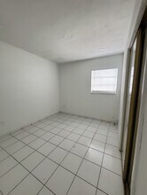 17320 NW 47th Ave in Miami Gardens, FL - Foto de edificio - Building Photo