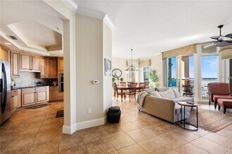 140 Riviera Dunes Way in Palmetto, FL - Foto de edificio - Building Photo
