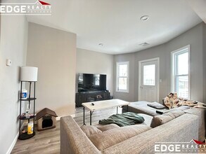 39 Long Ave, Unit 2 in Boston, MA - Foto de edificio - Building Photo