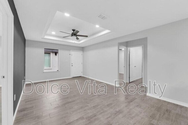 1001 W Sunset Valley St in Alton, TX - Foto de edificio - Building Photo