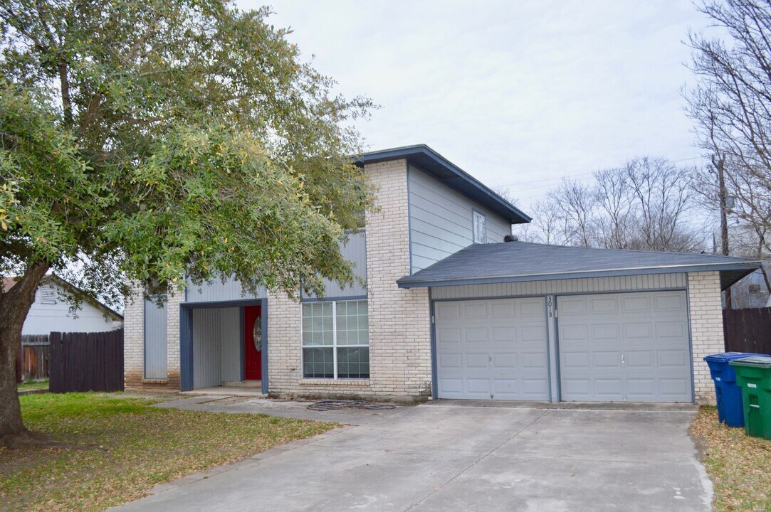 3018 Meadow Rain St in San Antonio, TX - Foto de edificio