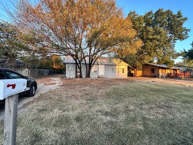 201 N 8th St in Nolanville, TX - Building Photo - Building Photo