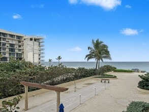 3475 S Ocean Blvd in Palm Beach, FL - Building Photo - Building Photo