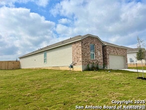 8923 Military Dr W in San Antonio, TX - Building Photo - Building Photo