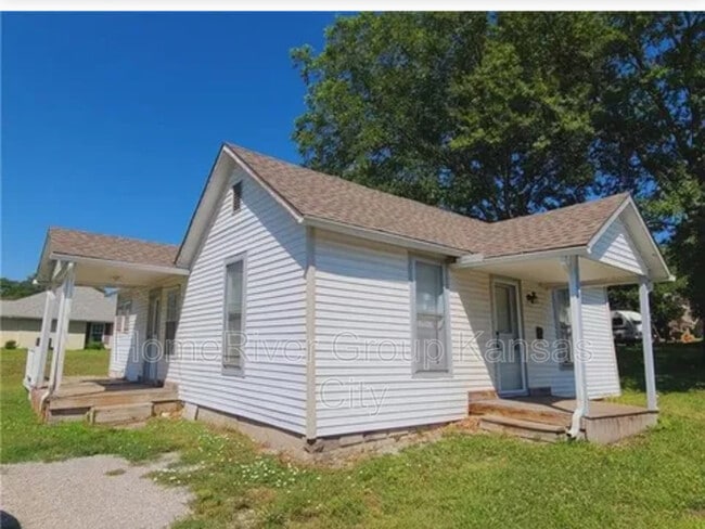 2304 Elm St in Higginsville, MO - Building Photo - Building Photo
