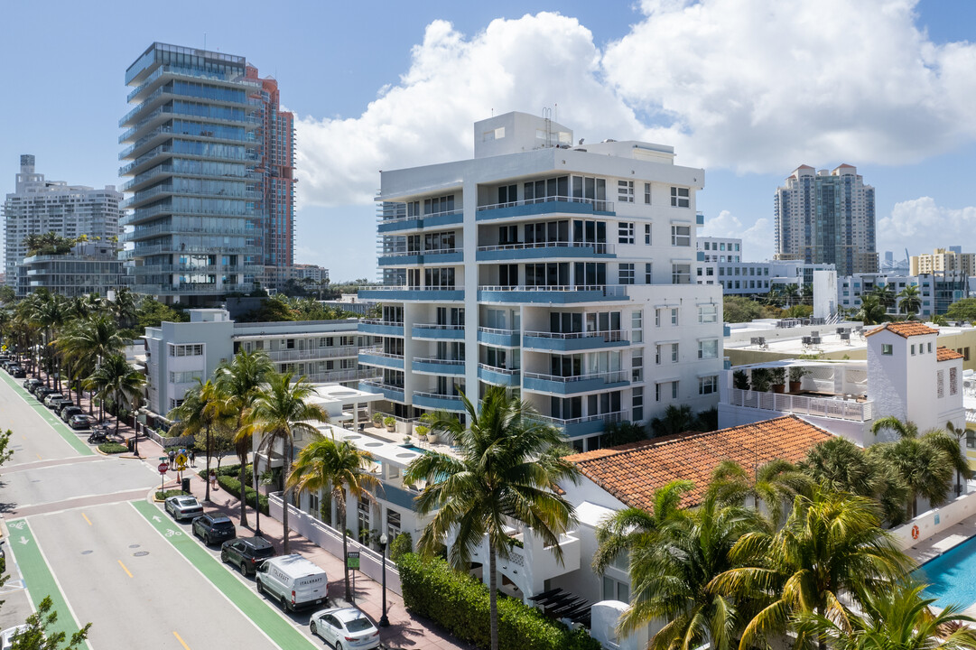 200 Ocean Dr in Miami Beach, FL - Building Photo