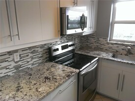 1200 NW 80th Ave, Unit 304A in Margate, FL - Building Photo