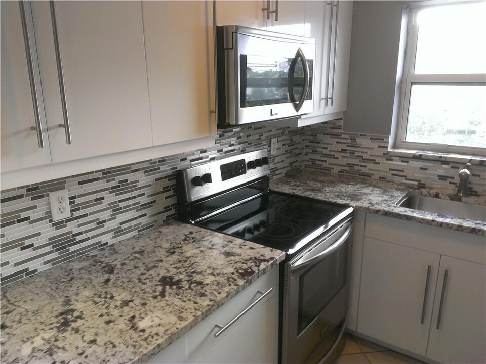 1200 NW 80th Ave, Unit 304A in Margate, FL - Building Photo
