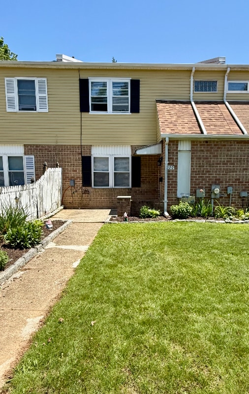 property at 20 Hollybrooke Dr