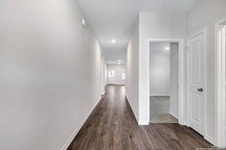 21276 Millstream Bnd in San Antonio, TX - Building Photo - Building Photo