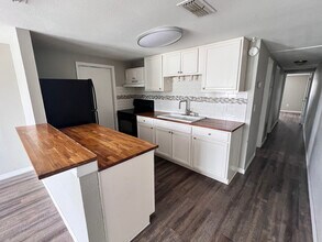 5650 Golden Nugget Dr in Holiday, FL - Building Photo - Building Photo