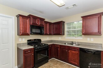 6600 Pamplona Pl in Atlanta, GA - Building Photo - Building Photo