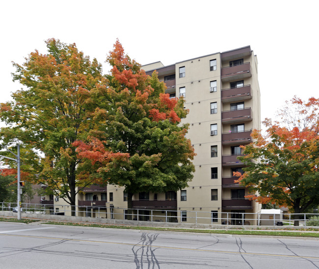 Ovenden Place in Barrie, ON - Building Photo - Building Photo