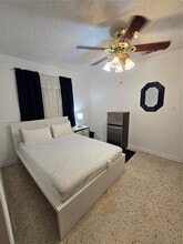 472 E 15th St in Hialeah, FL - Building Photo - Building Photo