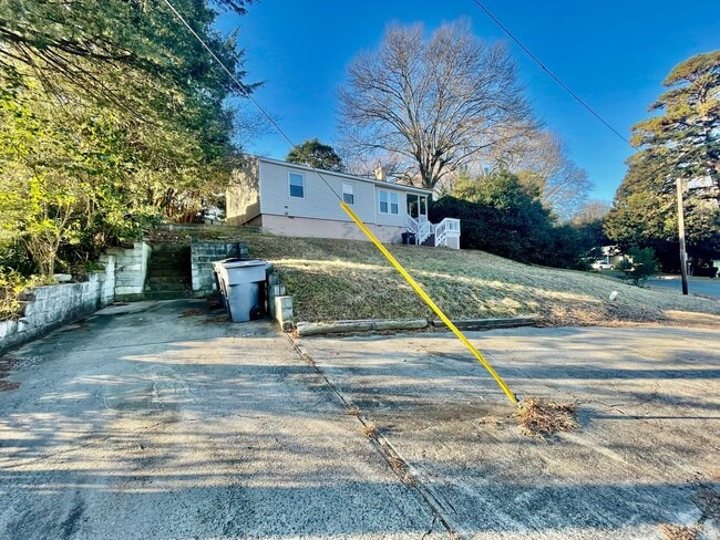 2611 Columbus Cir in Charlotte, NC - Building Photo - Building Photo