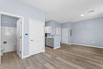 30 Beacham St, Unit 102 in Everett, MA - Building Photo - Building Photo