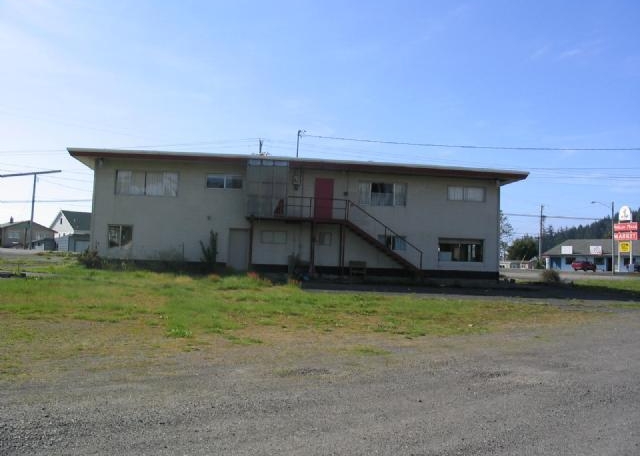 75303 US Highway 101 in Reedsport, OR - Building Photo