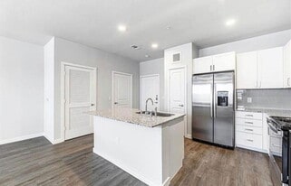 295 E Wilco Hwy in Hutto, TX - Building Photo