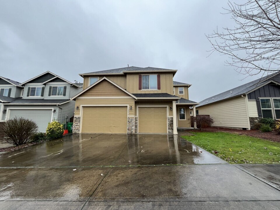 13618 SE Genoa Dr in Clackamas, OR - Building Photo