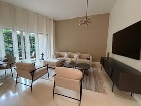 19900 E Country Club Dr in Aventura, FL - Building Photo