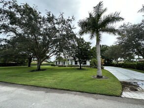 5704 Lago Del Sol Dr in Wellington, FL - Building Photo - Building Photo