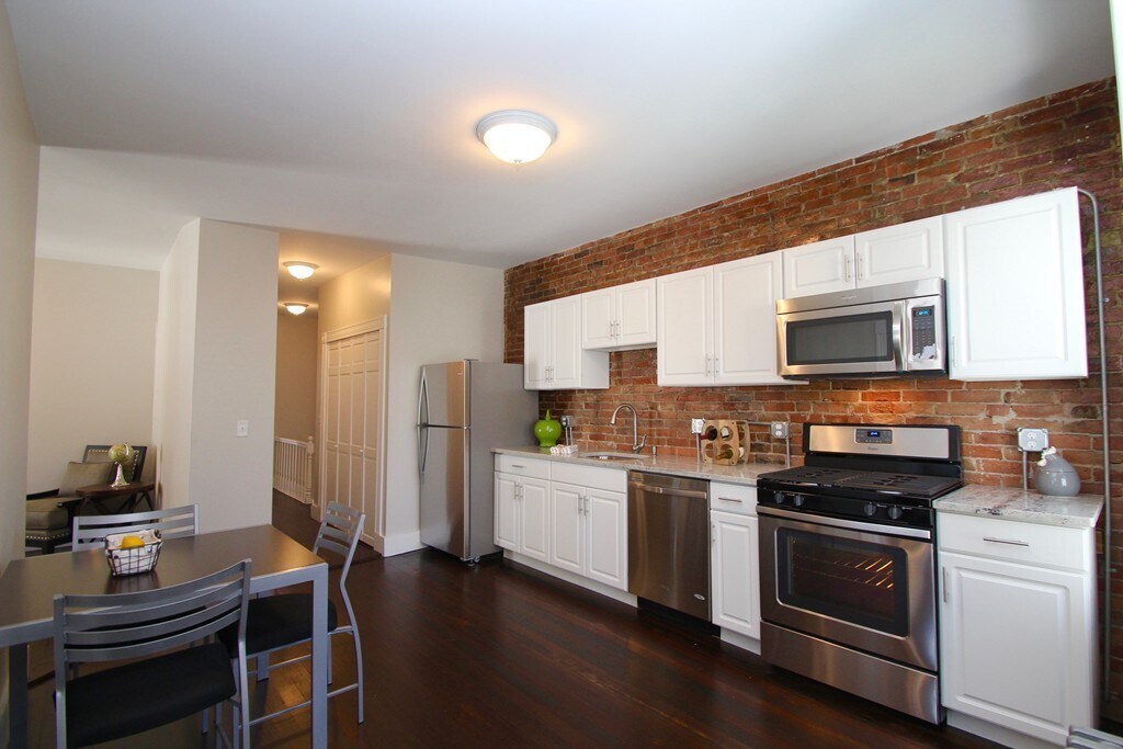 20 Tennyson St, Unit 20 in Somerville, MA - Building Photo