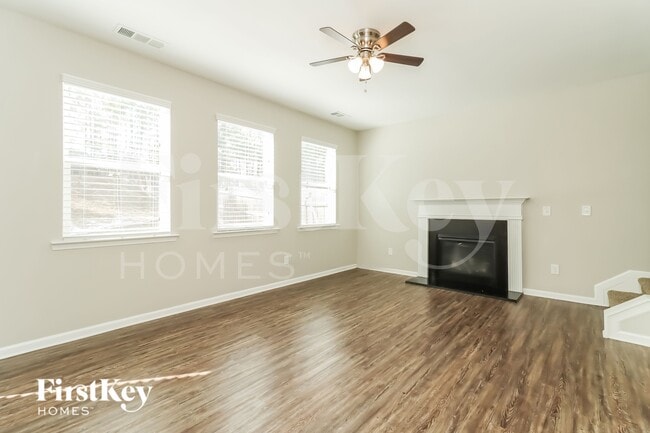 529 S Fortune Way in Dallas, GA - Foto de edificio - Building Photo