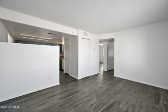 436 W Clark St-Unit -102 in Mesa, AZ - Building Photo - Building Photo