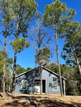 1135 Red Fox Rd in La Grange, TX - Foto de edificio - Building Photo