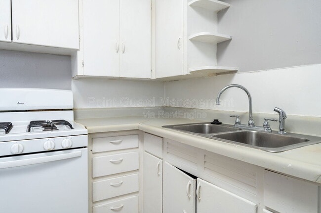 1728 N Holyoke Ave in Wichita, KS - Building Photo - Building Photo