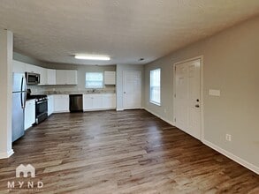 5388 Daniel St in Mableton, GA - Foto de edificio - Building Photo