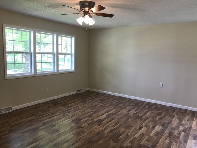 7918 9th St W in Rock Island, IL - Foto de edificio - Building Photo