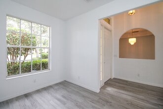 3927 Aurora Ct in Naples, FL - Building Photo - Building Photo