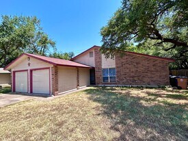 8802 Pineridge Dr in Austin, TX - Building Photo
