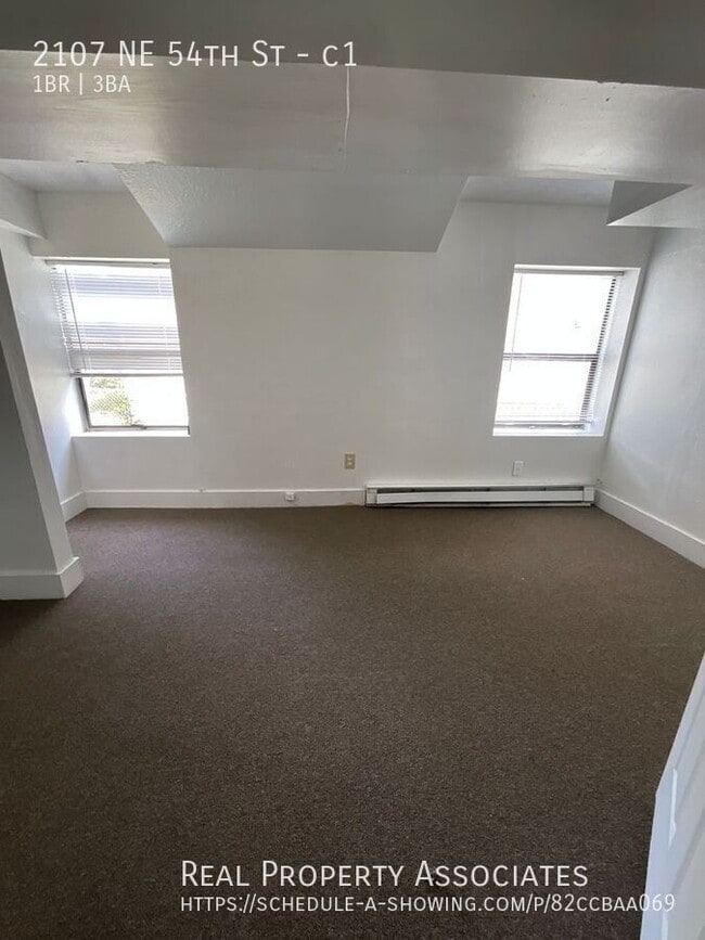 2107 NE 54th St in Seattle, WA - Building Photo - Building Photo