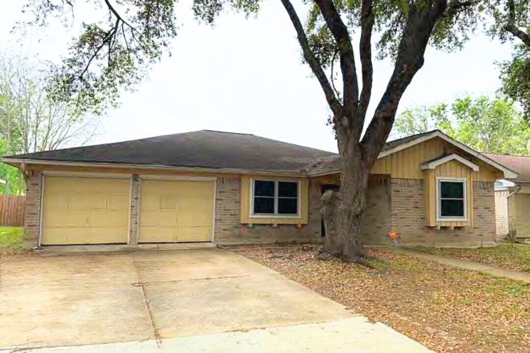7710 Dawnridge Dr in Houston, TX - Building Photo
