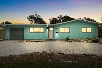 3700 Whiting Dr SE in St. Petersburg, FL - Building Photo - Building Photo