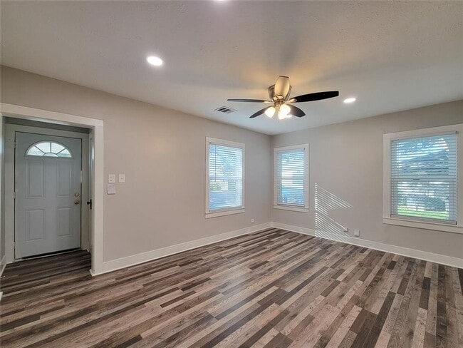 1113 San Jacinto St in Rosenberg, TX - Building Photo - Building Photo