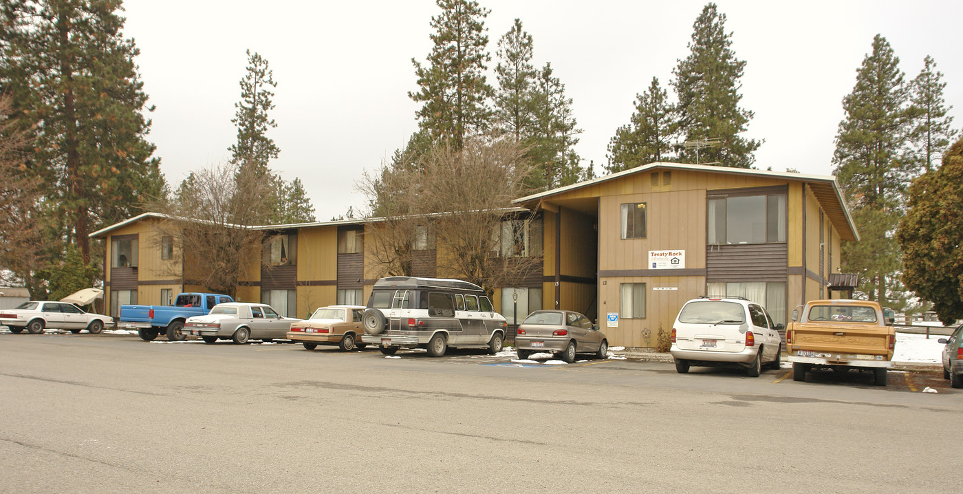 701 N Compton St in Post Falls, ID - Foto de edificio