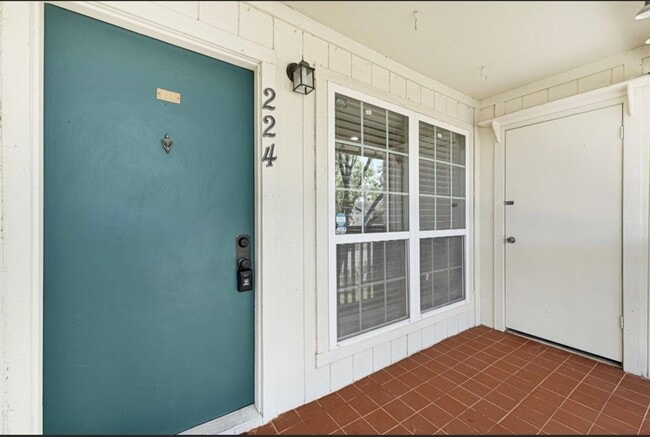 250 El Dorado Blvd in Webster, TX - Building Photo - Building Photo