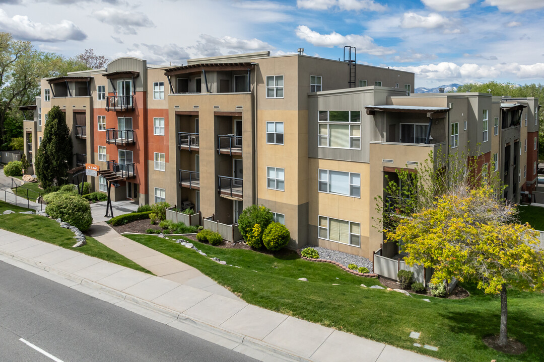 4340 S Highland Dr in Salt Lake City, UT - Foto de edificio