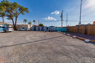 1635 Palm St in Henderson, NV - Building Photo - Building Photo