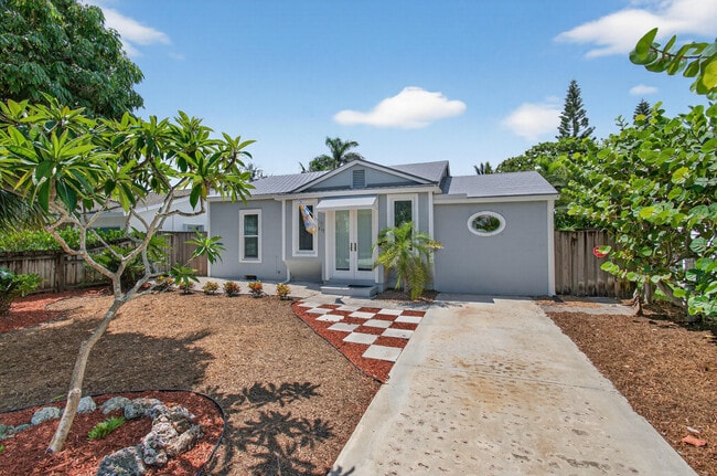 817 N Palmway in Lake Worth Beach, FL - Building Photo - Building Photo