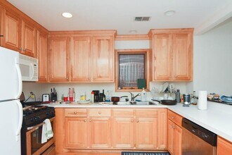 824 W Buckingham Pl, Unit 3 in Chicago, IL - Foto de edificio - Building Photo