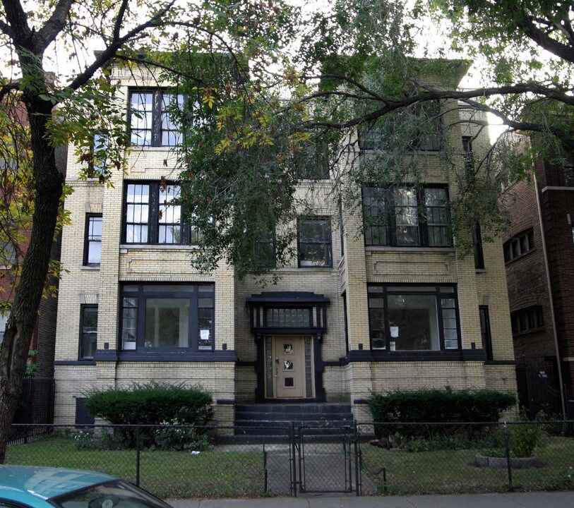 5821-5823 N Winthrop Ave in Chicago, IL - Building Photo