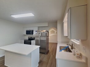 201 Victorian Dr in Commercial Point, OH - Foto de edificio - Building Photo