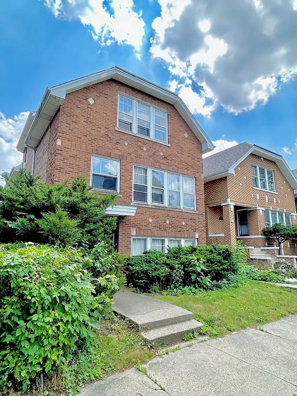property at 4931 W Ainslie St