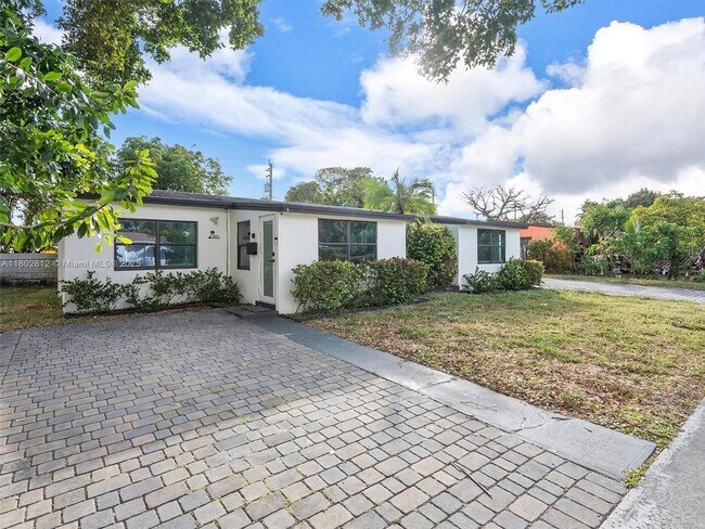 300 SW 23rd St in Fort Lauderdale, FL - Building Photo - Building Photo